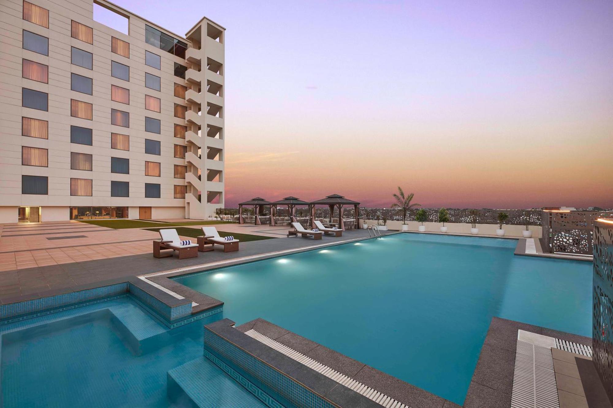 Doubletree By Hilton バラナシ エクステリア 写真