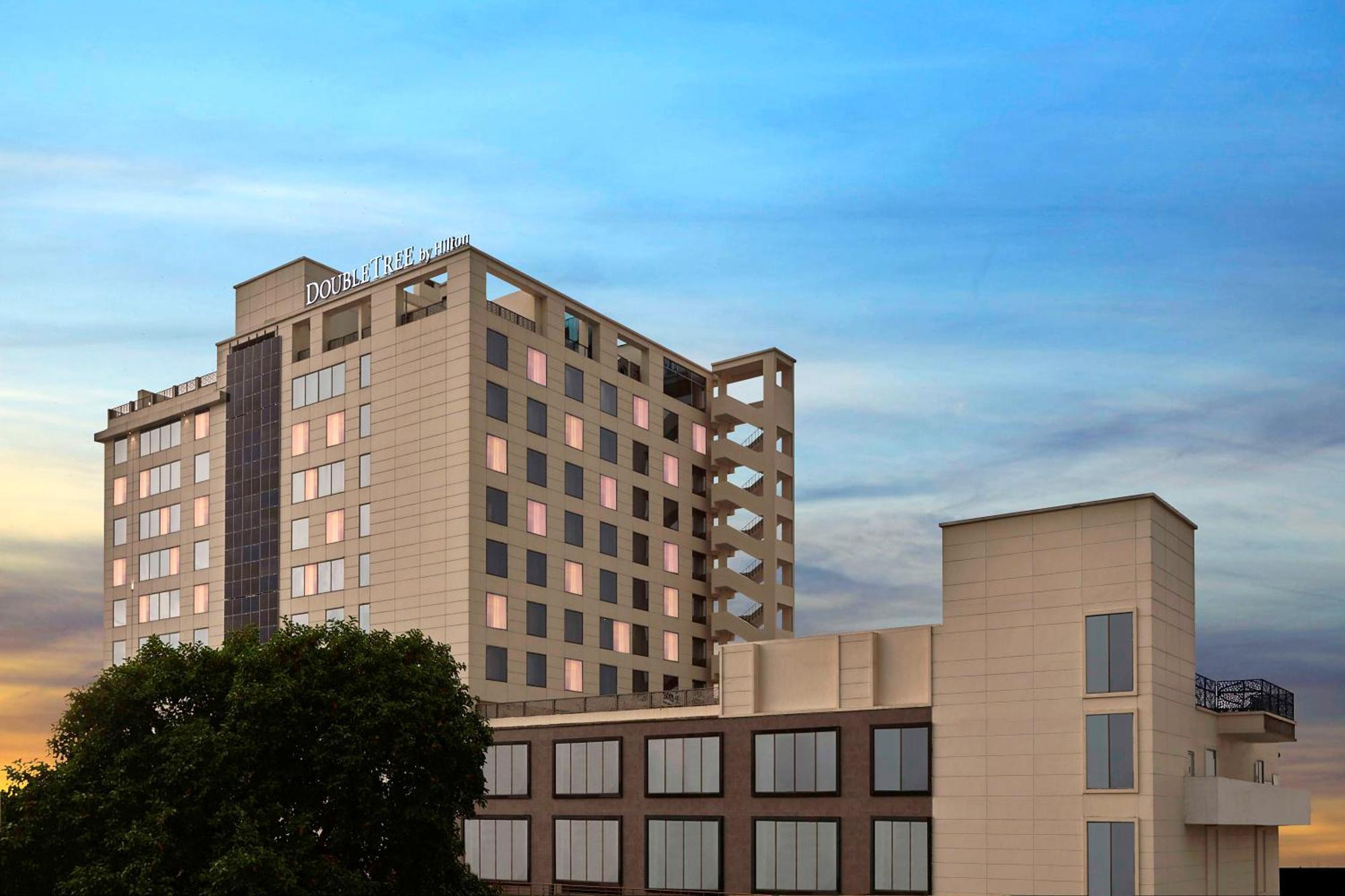 Doubletree By Hilton バラナシ エクステリア 写真