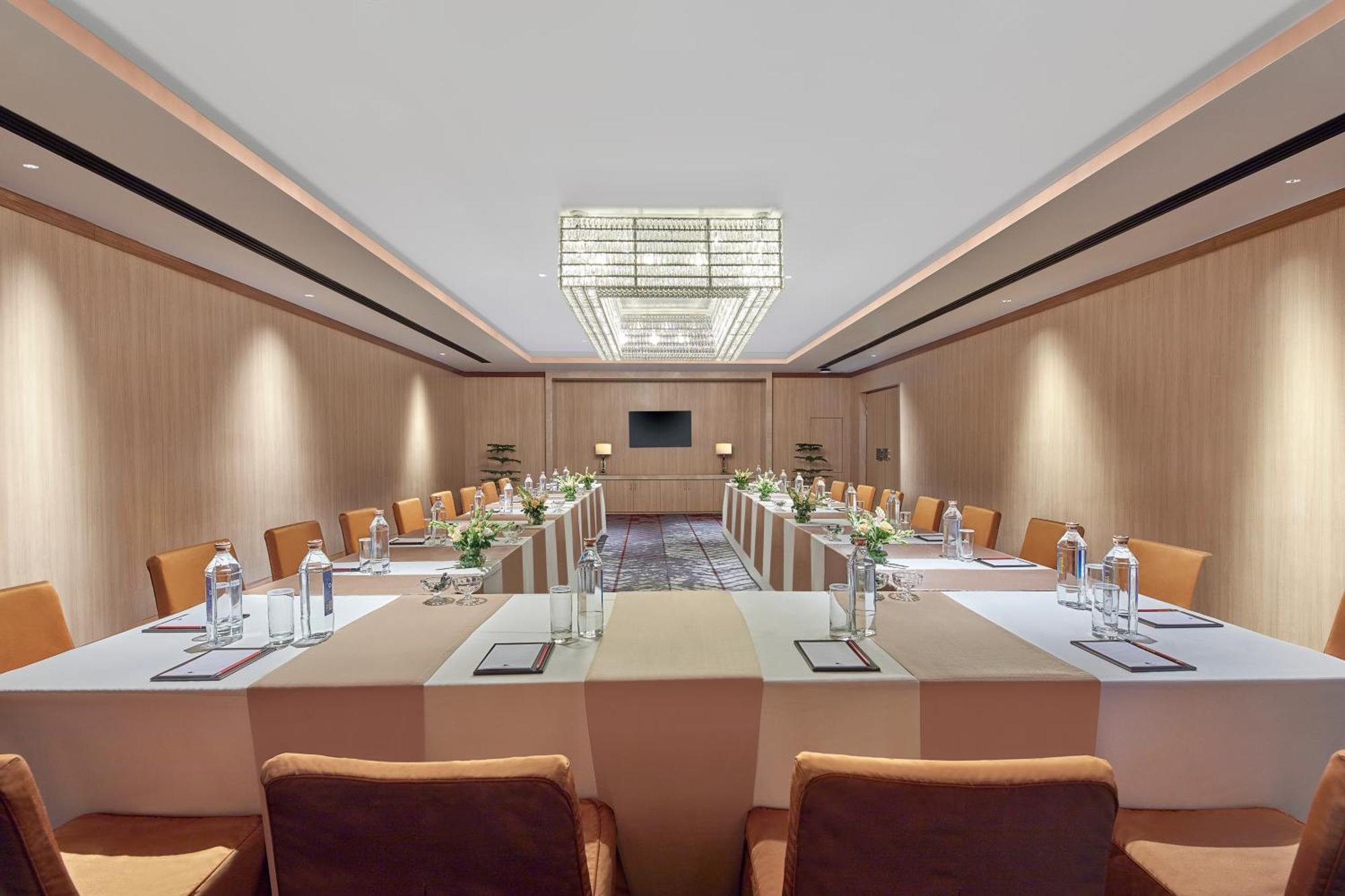 Doubletree By Hilton バラナシ エクステリア 写真