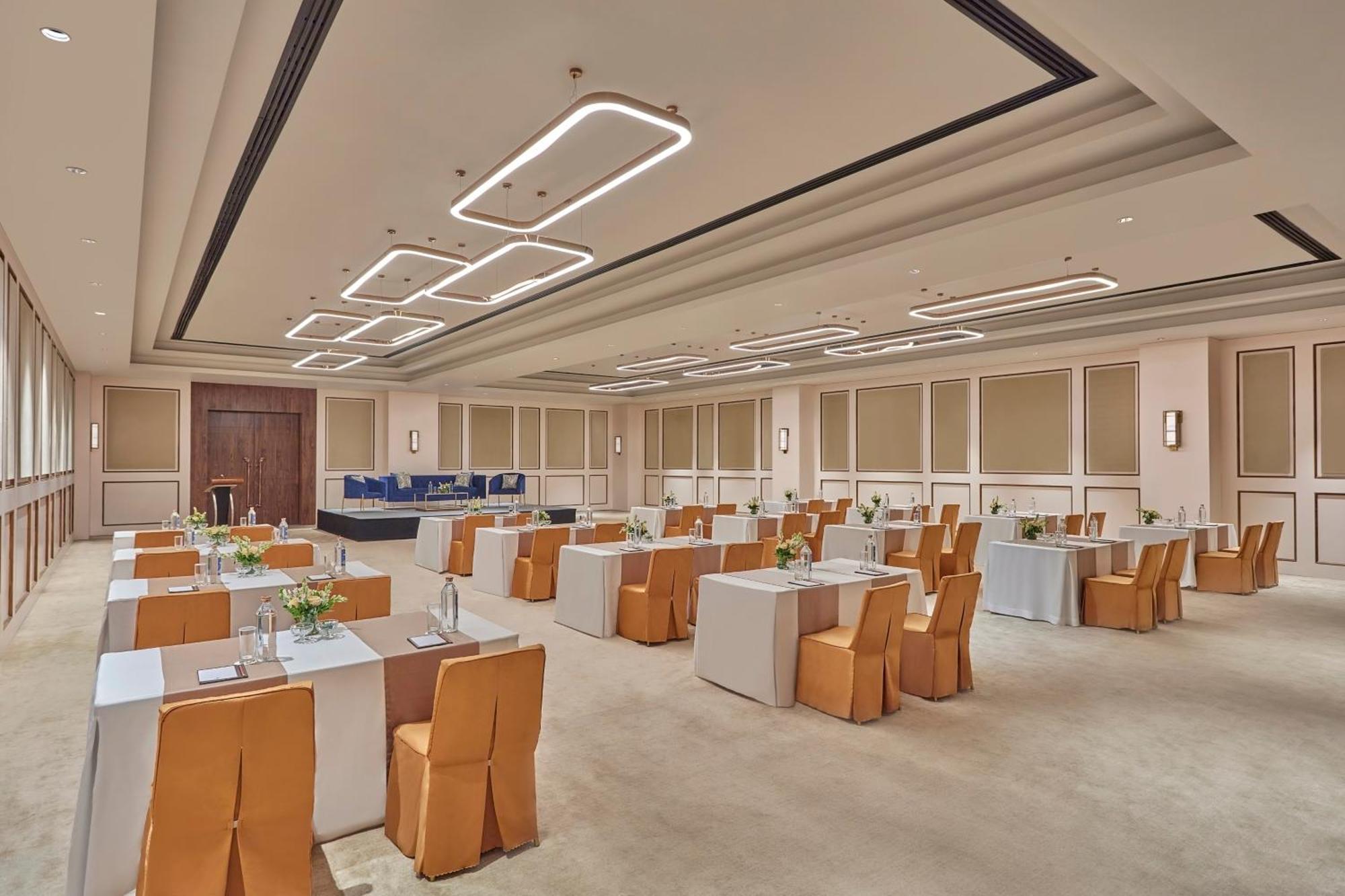 Doubletree By Hilton バラナシ エクステリア 写真